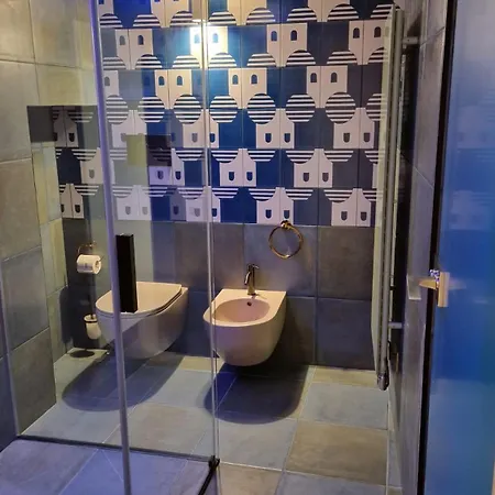 Iris Apartment *